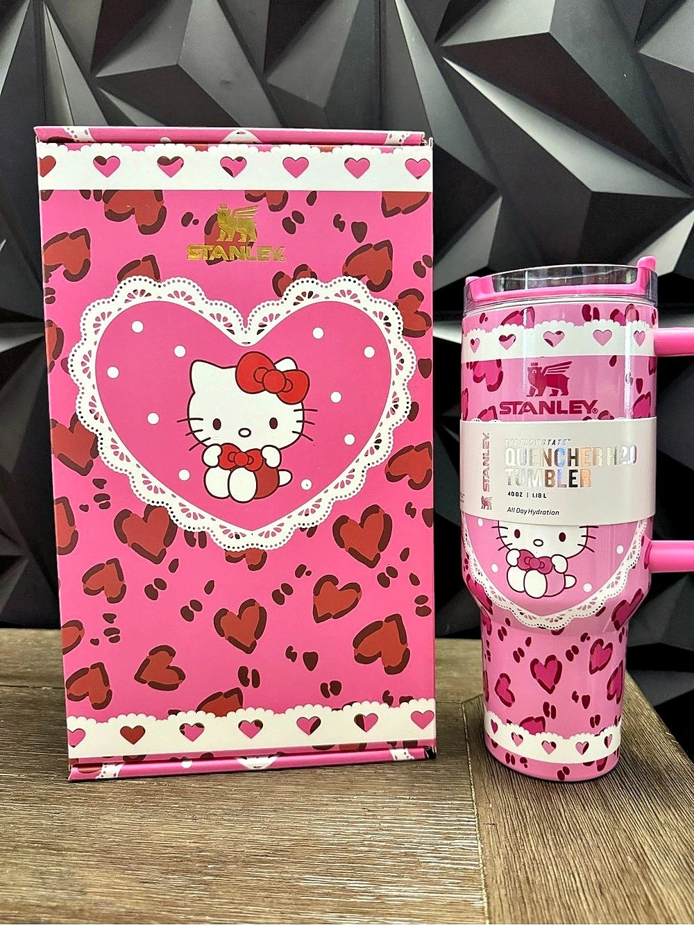 Stanley Hello Kitty - Pink Quencher H2.0 40 oz Tumbler